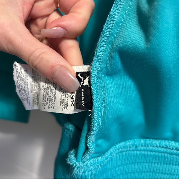 Oakley Women’s Zip Up size XS (fits more like S) - Picture 8 of 10
